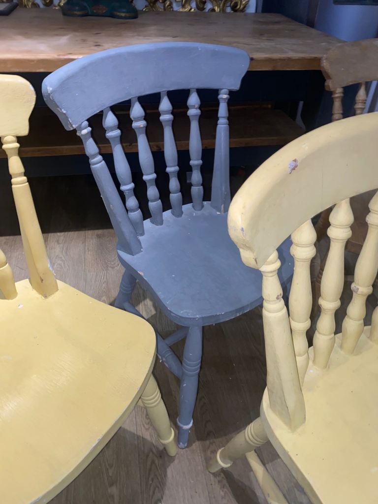 X 4 SOLID OAK COUNTRY/VICTORIAN STYLE DINING CHAIRS ,UP-CYCLE OR USE AS IS ,FREE LOCAL DELIVERY