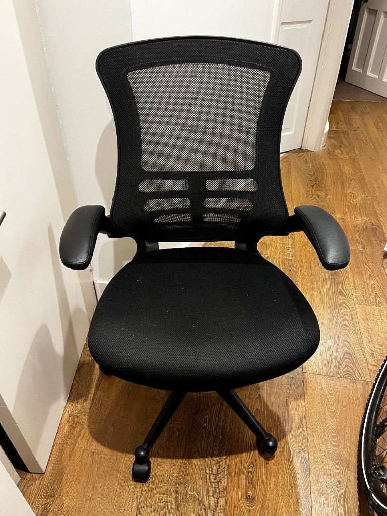 Adjustable mesh office chair
