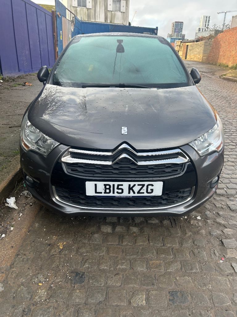 2015 Citroën DS4 – 2 Former Keepers – with low mileage 