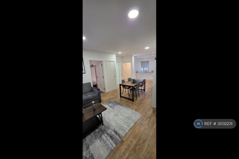 1 bedroom flat in Norfolk House, Gloucester, GL1 (1 bed) (#3032231)