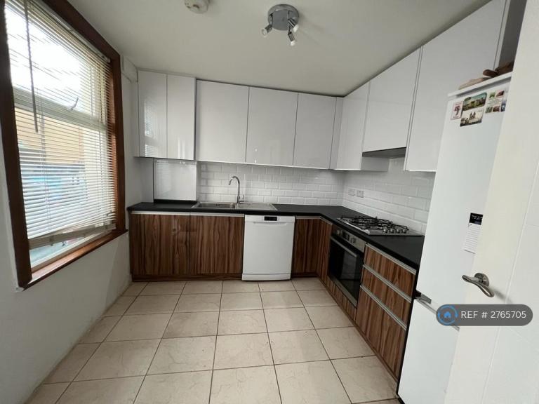 3 bedroom house in Stirling Road, London, E13 (3 bed) (#2765705)