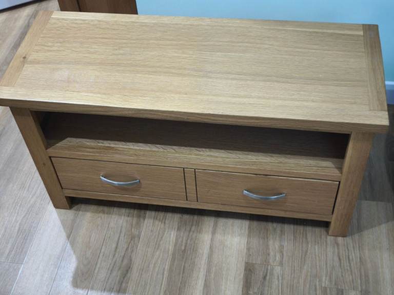 Roseland Furniture London Oak TV Stand – Very Good Condition