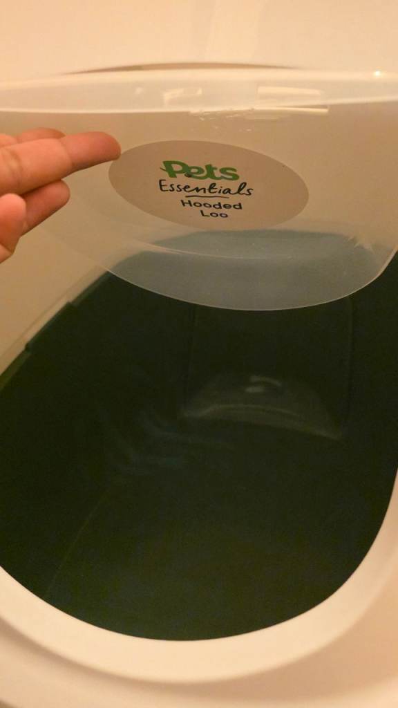 Hooded Cat Litter Tray + Premium Non-Clumping Litter + Mat – Excellent Condition