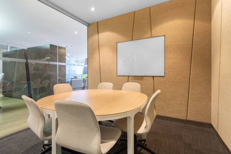 Chichester - PO19 8FY \ Private Office with 4 Desks
