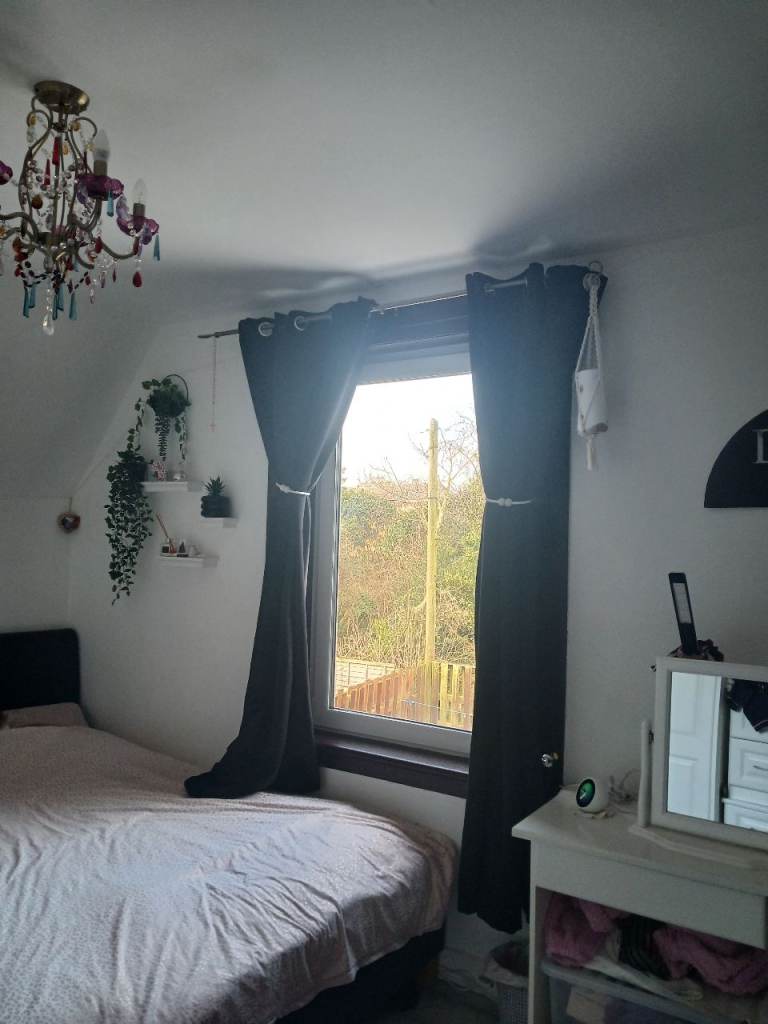 Super kind size bed in Granton