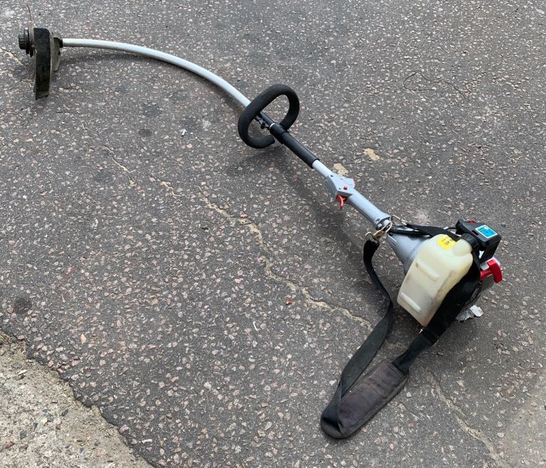 Spear and Jackson Petrol grass trimmer / strimmer – delivery possible