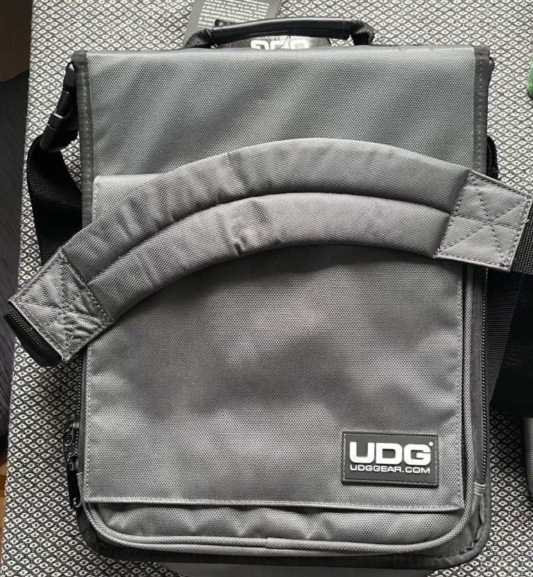 UDG ultimate CD sling bag 258 steel grey/ orange inside new 
