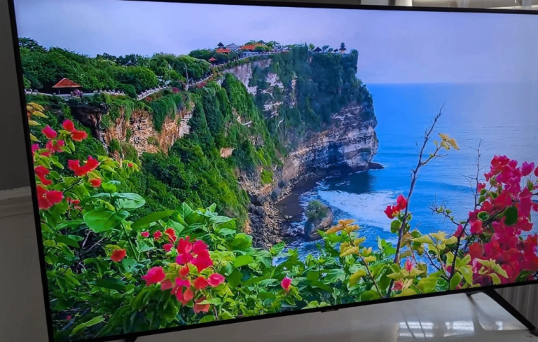 Ex display 2024 - 2025 top of the range 55 inch Hisense  4 k UHD smart tv 