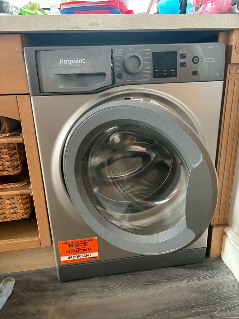 Hotpoint Washing Machine – 9KG Silver, Good Condition