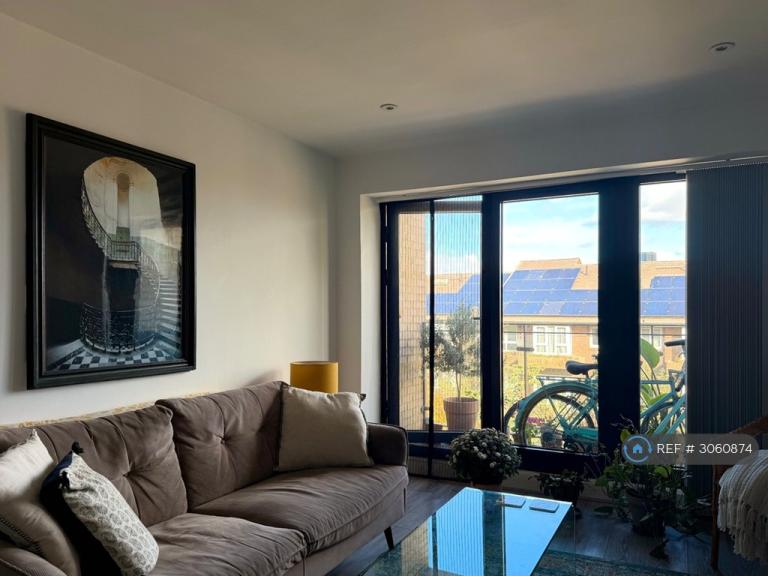 1 bedroom flat in Illustrious House, London, SE10 (1 bed) (#3060874)