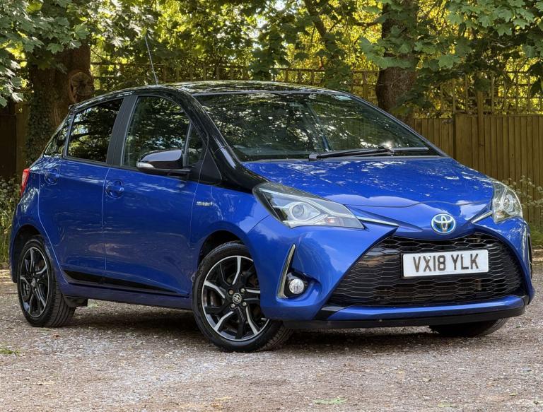2018 Toyota Yaris 1.5 VVT-h Grey Bi-Tone Hatchback 5dr Petrol Hybrid E-CVT Euro 6 (s/s) (100  Hat...