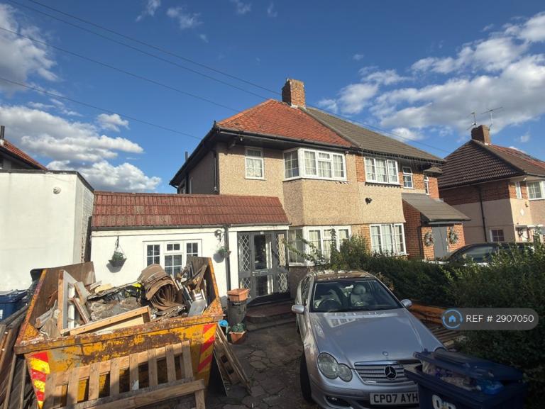 3 bedroom house in Laughton Road, Northolt, UB5 (3 bed) (#2907050)