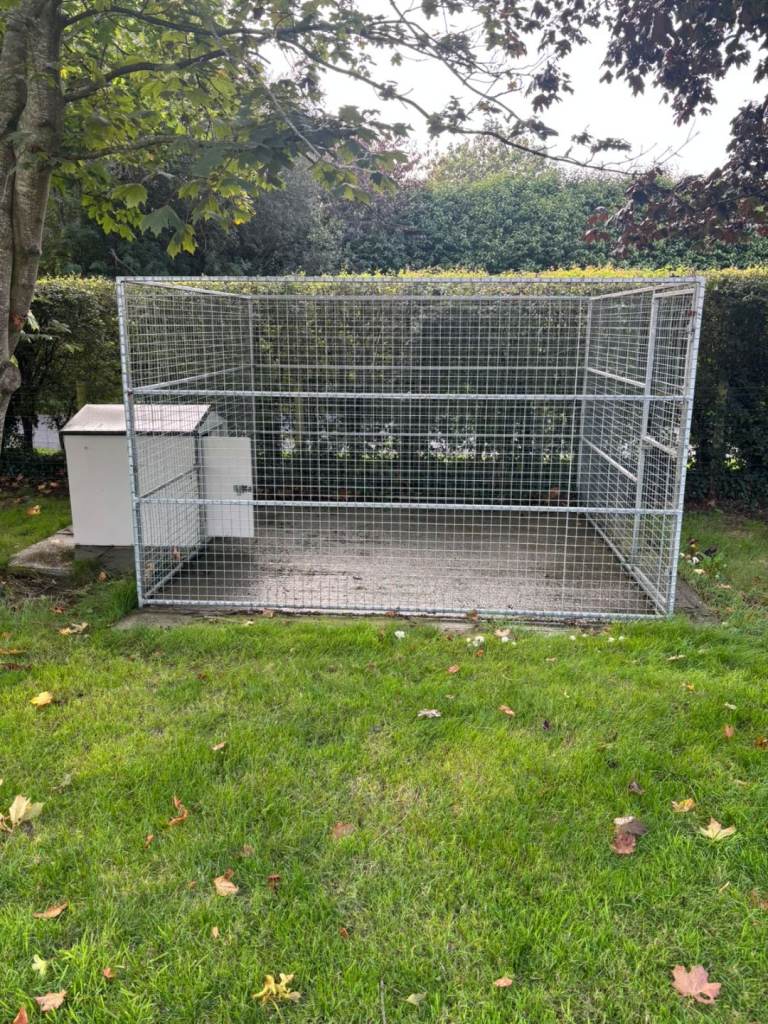 Dog run with kennel and separate bed