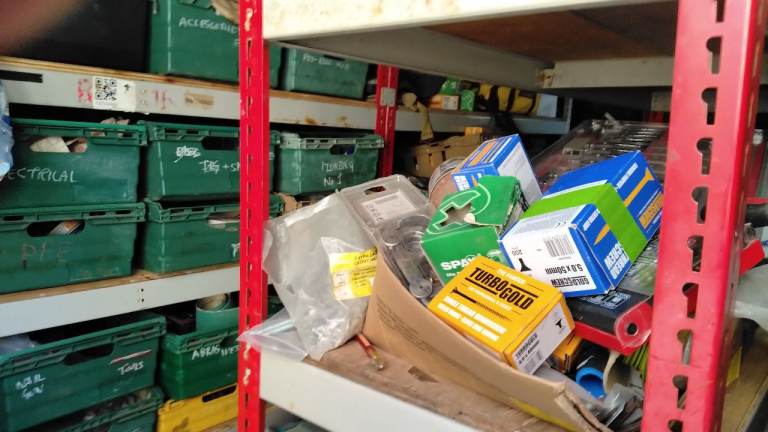 Heavy duty shelving supports (no shelves available, use MDF)