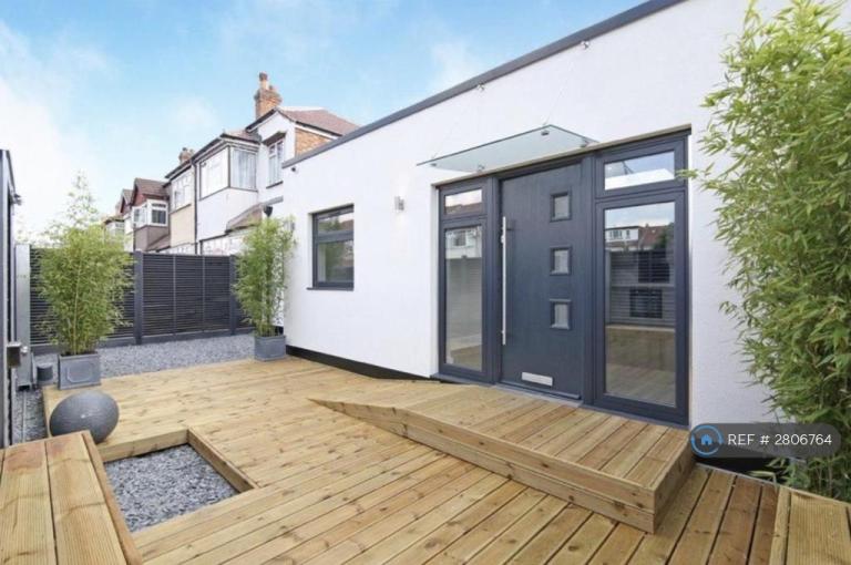 2 bedroom house in Hassocks Road, London, SW16 (2 bed) (#2806764)