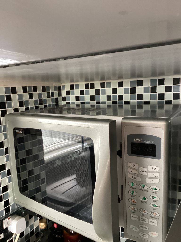 Silver Microwave Oven with Grill Function – Good Condition
