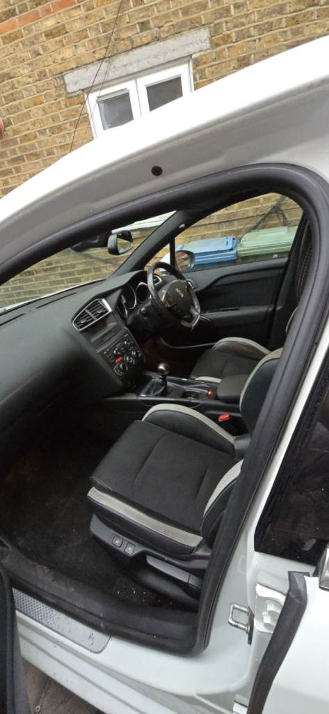 Citroen, DS4, Hatchback, 2013, Manual, 1560 (cc), 5 doors