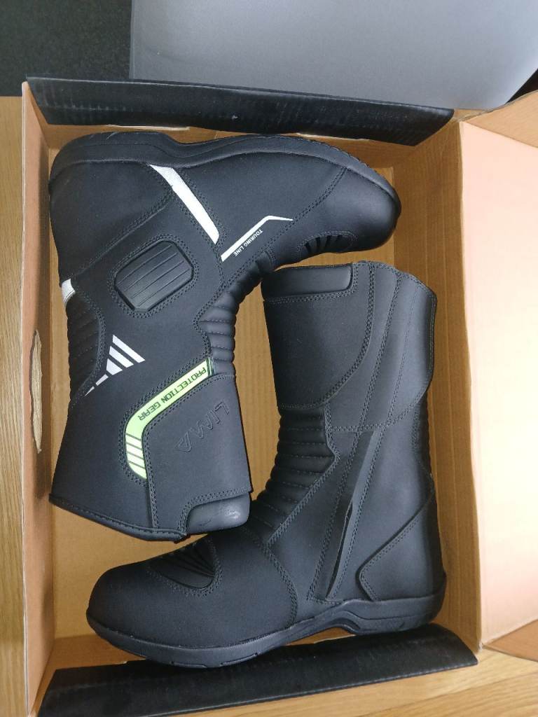 Motorbike boots size 9 - Brand new