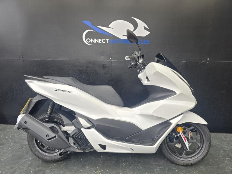 HONDA WW 125 A-P PCX 125cc  2025 1 OWNER VERY LOW MILEAGE HPI CLEAR