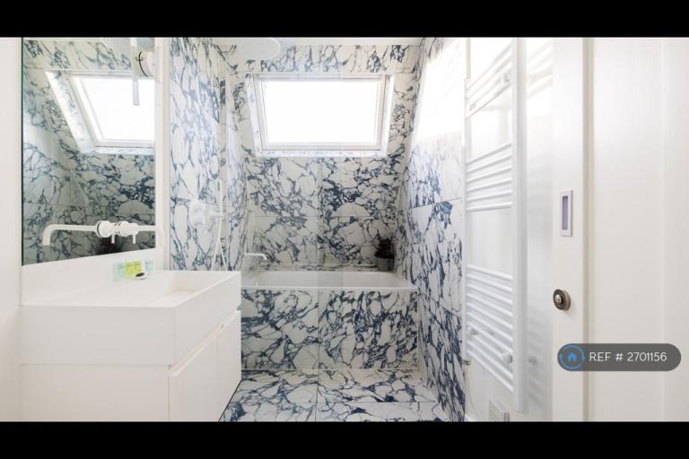 2 bedroom flat in Archway Road, London, N6 (2 bed) (#2701156)