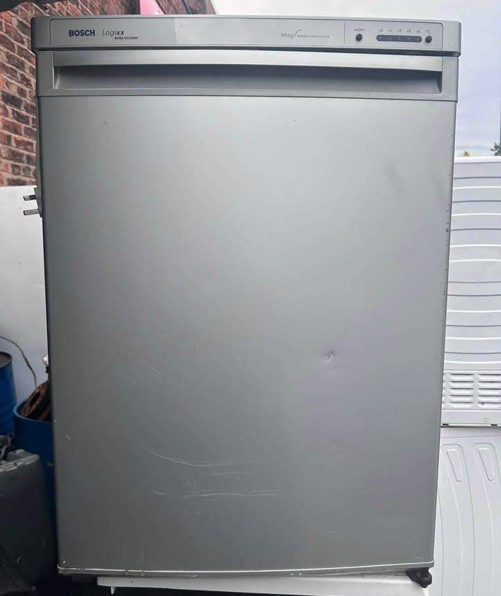 Bosch Exxcel Undercounter Fridge Freezer – Good Condition