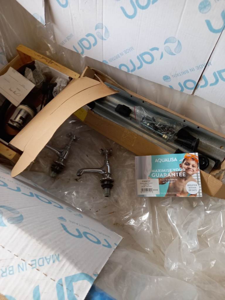 BATH UNUSED STORED IN GARAGE.  AS NEW CONDITION Halcyon Square 1750 x 800