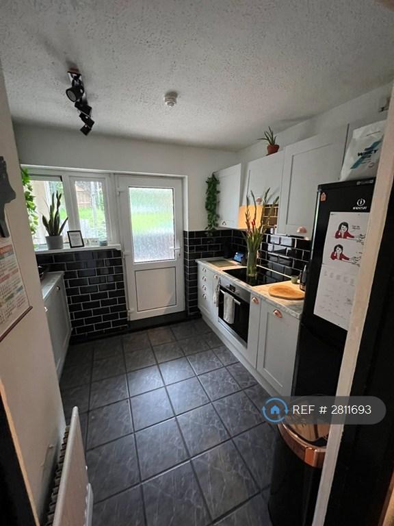 2 bedroom flat in Amethyst Road, Cardiff, CF5 (2 bed) (#2811693)