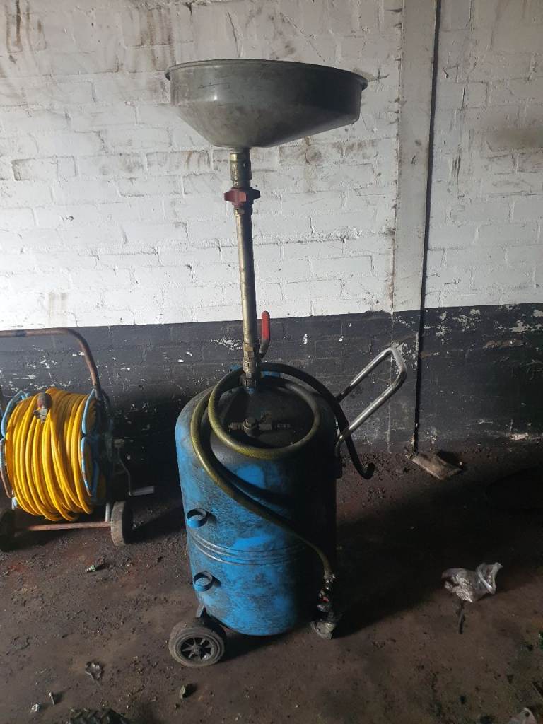 Garage oil drainer