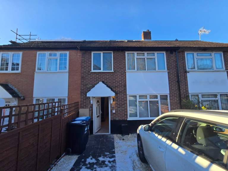 333 Croydon Rd, Caterham CR3 6PL - Available Now!