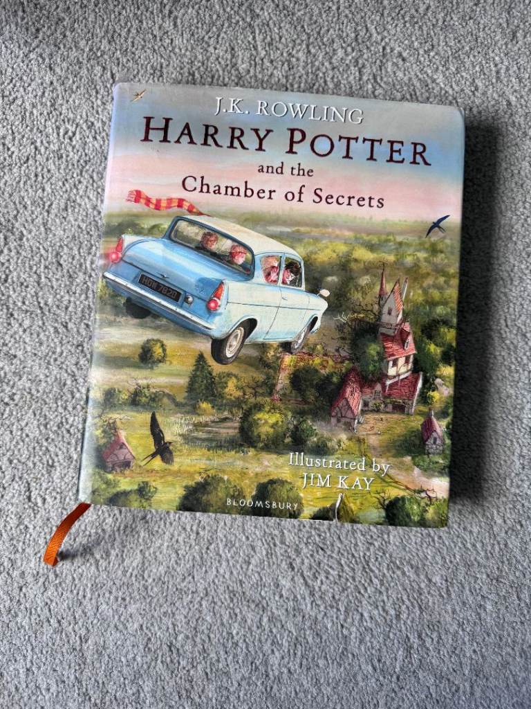 Harry Potter and the Chamber of Secrets (Illustrated Edition) 