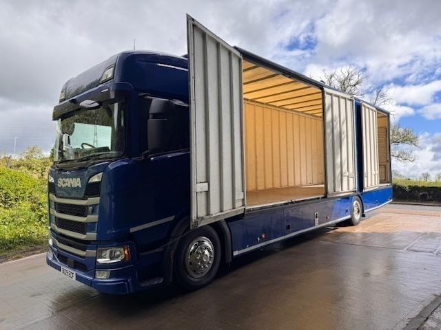 2019 Scania R320 E6 sleeper cab 31ft6 UVB 5 container door removal box ramps 