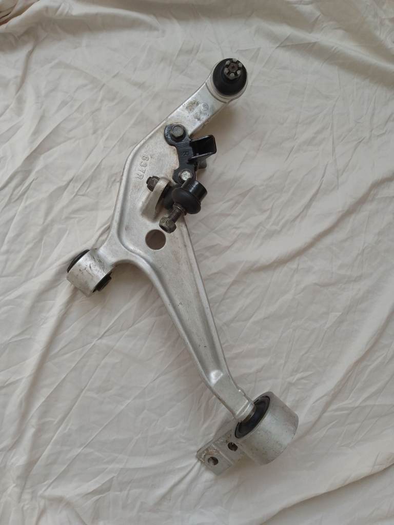 nissan x trail T30 2.2 dci 01-07   drivers side   lower front  arm 