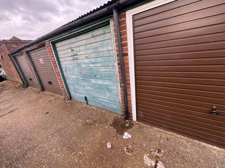Garage/Parking/Storage to rent: Grosvenor Court, Stoke Poges Lane, Slough SL1 3LQ