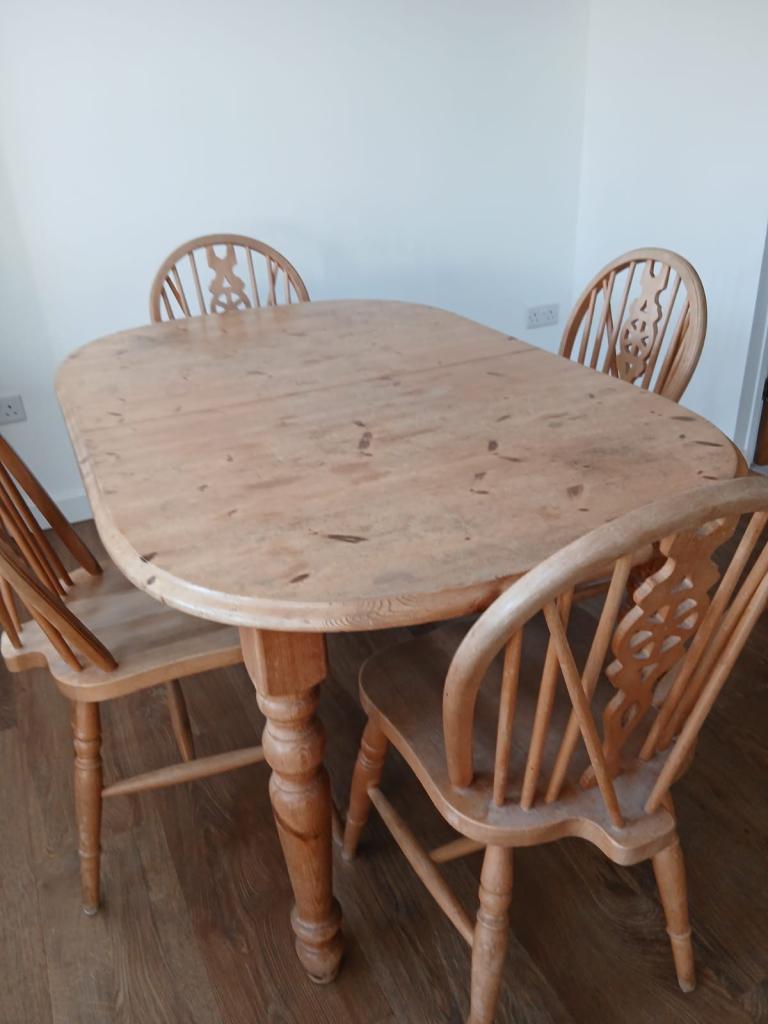Pine Extendable Dining Table with 4 Chairs