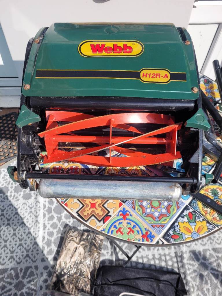 Webb H12R-A /30cm Push Cylinder Lawn Mower – Not used.