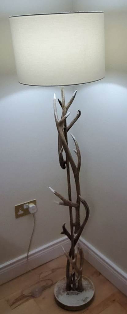 Stylish Beige Floor Lamp with Natural Wood Base – Looks New!