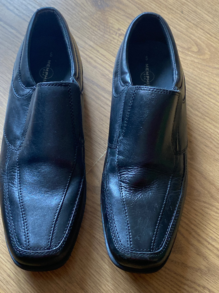 Black leather shoes size 5