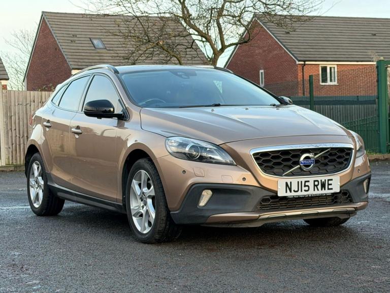 2015 Volvo V40 Cross Country 2.0 D4 Lux Nav Euro 6 (s/s) 5dr HATCHBACK Diesel Manual