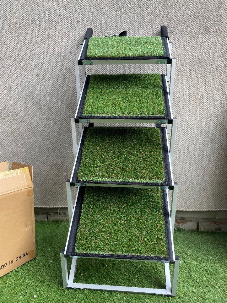 Pet Steps with Artificial Grass – As Good As New
