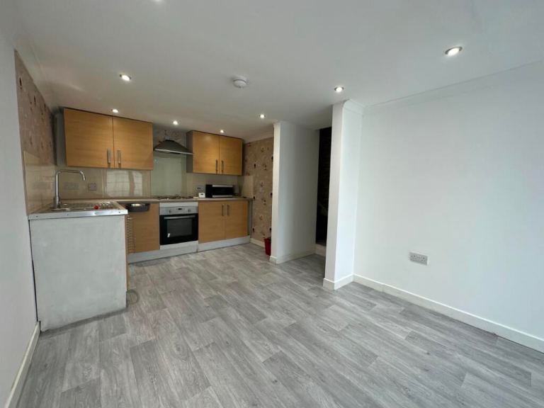 Beautiful 4/5 bedroom detached house Pollokshields 