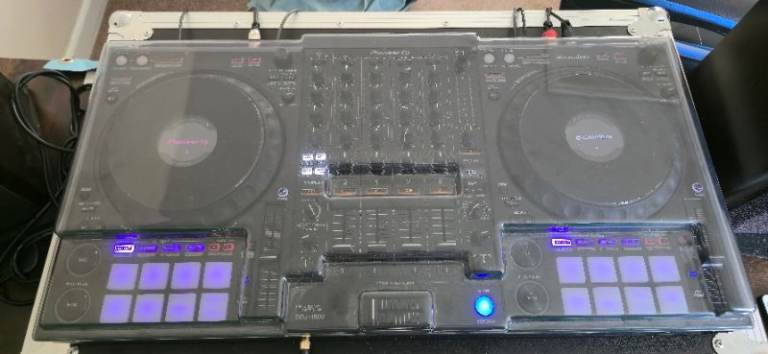 DDJ-1000 all leads, accessories, hard case