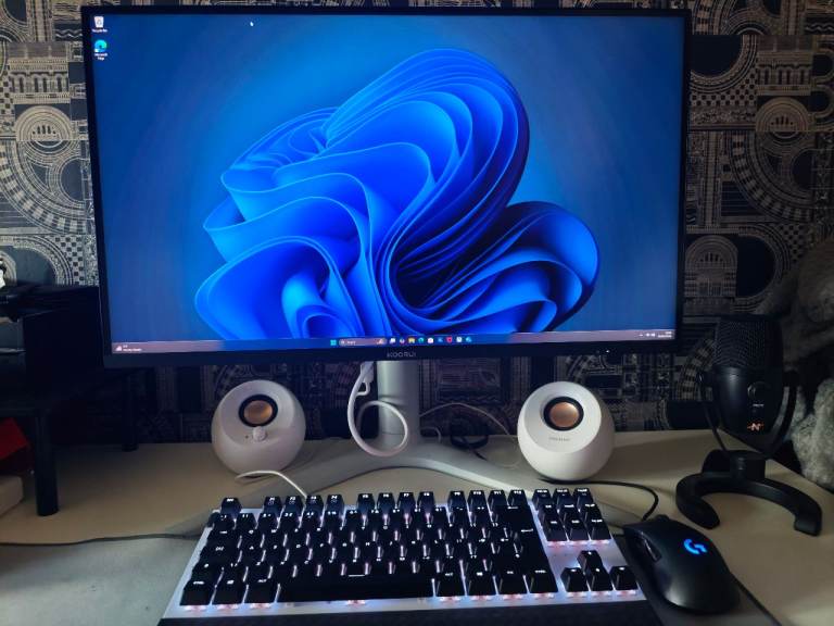 Lenovo LOQ Gaming PC with Mini-LED Monitor, Keyboard, Mouse and more (see description)