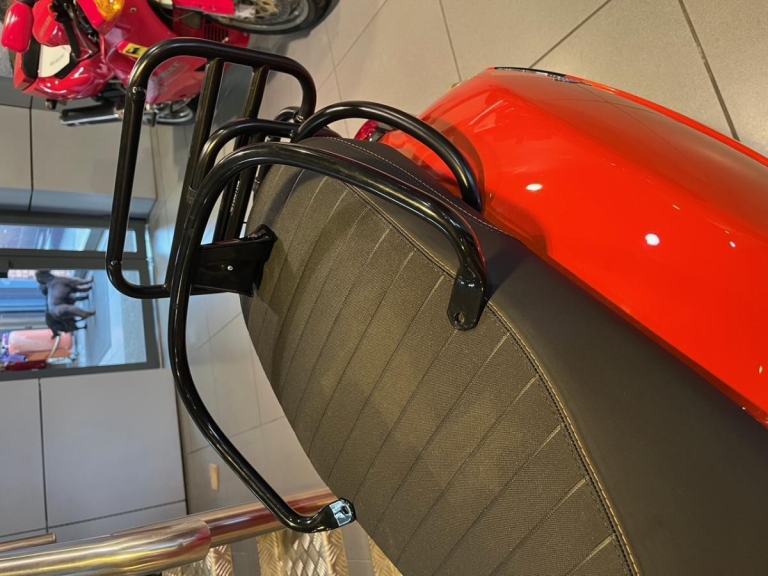 VESPA GTS 300 SUPERSPORT - 1400 MILES - 1 OWNER - EXTREMELY TIDY - EURO 5