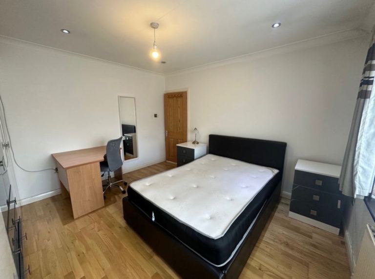 Spacious Double Room to Rent in Greenford – Excellent Transport Links