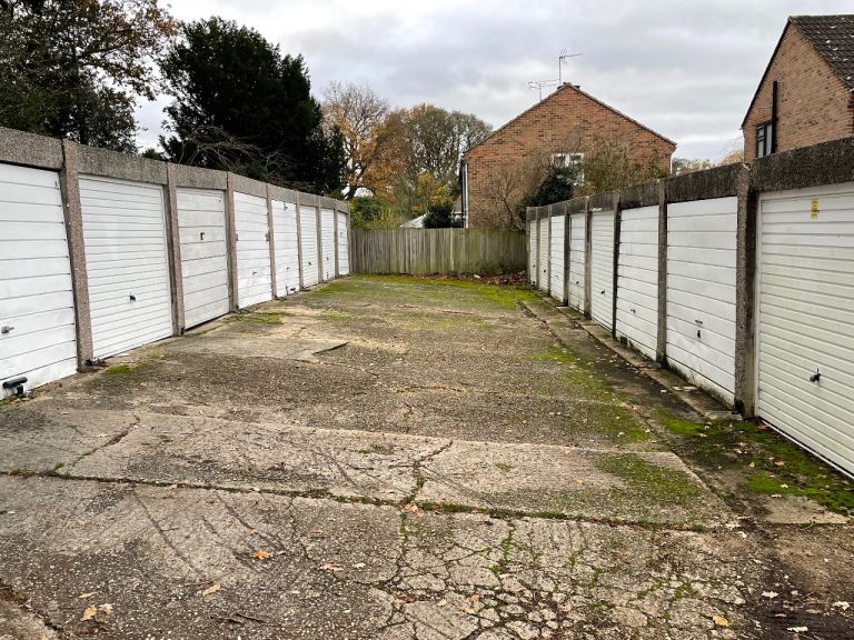 Frimley/Camberly Lock Up Garage