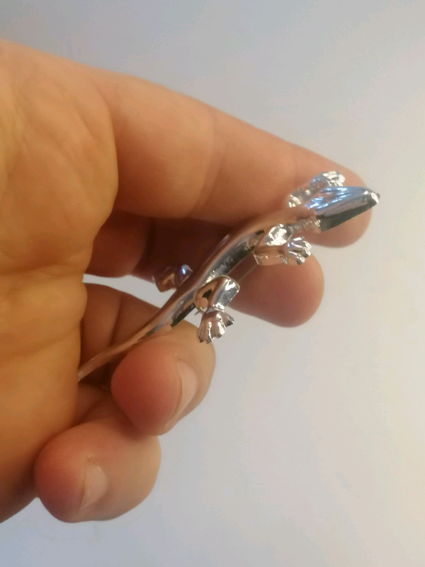 Lizard brooch. 
