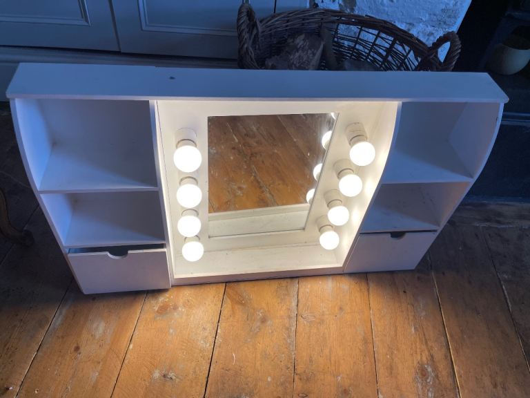 Vanity mirror with lights 