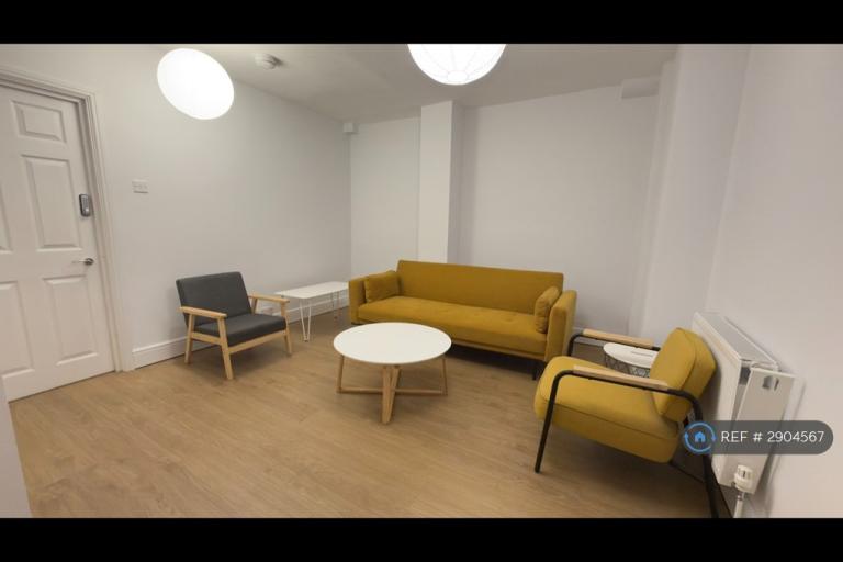 3 bedroom flat in Camden Road, London, NW1 (3 bed) (#2904567)