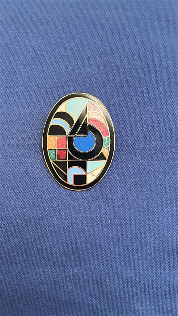 Modern Art Deco Oval Brooch-Gold Tone-Enamel Insets-35mmx25mm-Pristine Condition. 