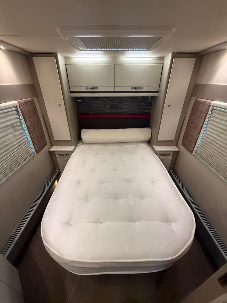 2015 STERLING ECCLES SE SAPPHIRE - 4 BERTH CARAVAN 